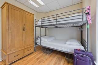Хостелы Garden Lane Backpackers Дублин Односпальная кровать в общем 6-местном номере для женщин с общей ванной комнатой-3